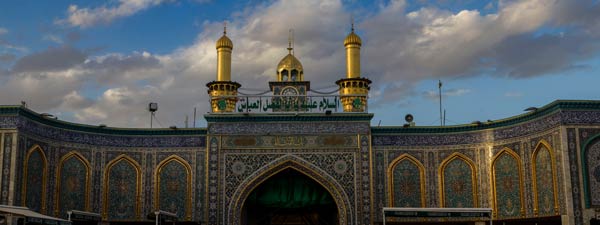 الصورة من باب القبلة لمرقد أبي الفضل العباس مع القبة