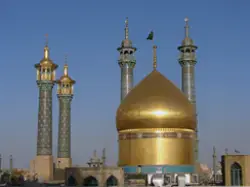 صورة لقبة ومآذن مقام السيدة المعصومة