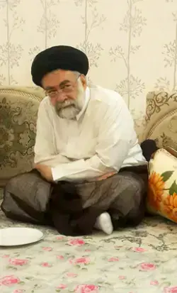 صورة ذات جودة عالية للمرحوم السيد محسن الطهراني في منزل أحد تلامذته