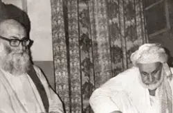 صورة السيد هاشم الحداد مستضيفًا العلامة الطهراني في منزله