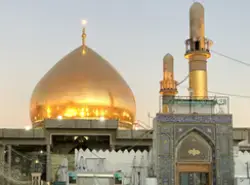 صورة لقبة ومآذن مقام العسكريين عليهما السلام عند غروب الشمس