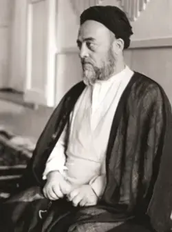 صورة العلامة السيد محمد حسين الطباطبائي في أواسط عمره