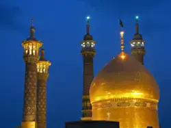 صورة جميلة لمقام السيّدة المعصومة بعد غروب الشمس