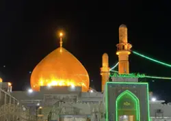 صورة جديدة لمقام سامراء ليلا من أمام باب المهدي عليه السلام