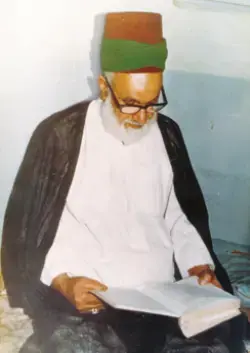 صورة المرحوم الحداد أثناء قراءة كتاب الفتوحات المكيّة